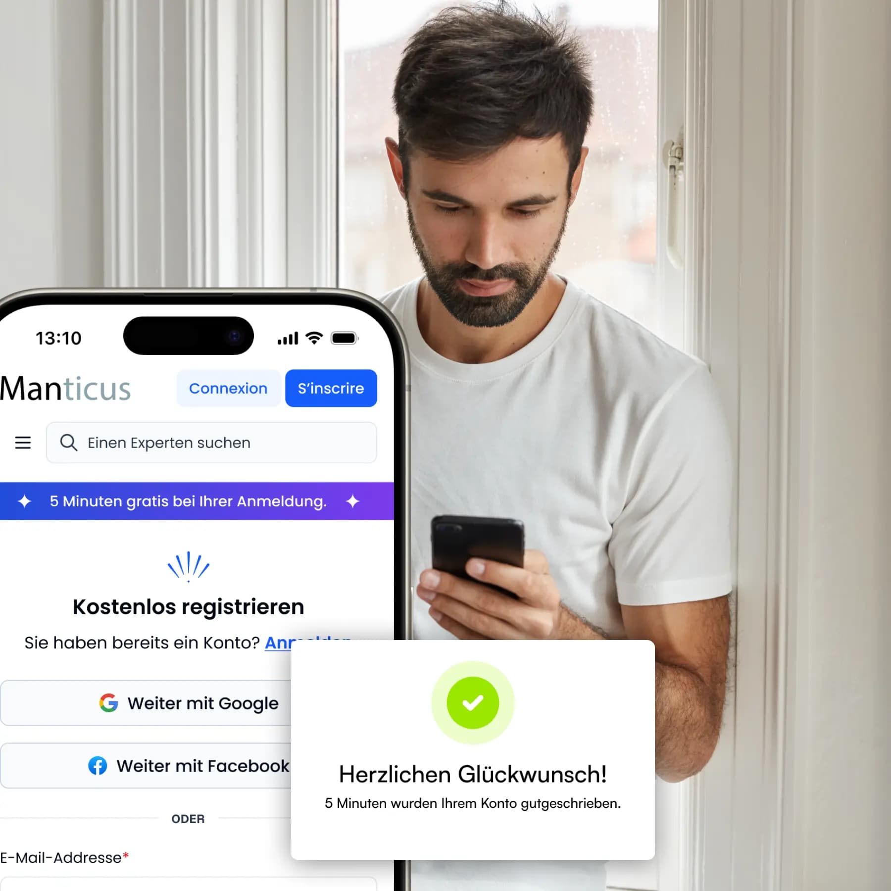 Mann schaut auf sein Handy und aktiviert das Willkommensangebot von Manticus mit 5 kostenlosen Minuten Wahrsagung bei der Anmeldung.